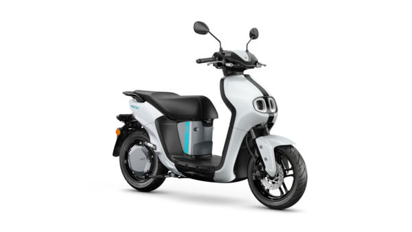 2023-Yamaha-EJE025DB-EU-Dual_Battery_Milky_White_-Studio-001-03_Mobile