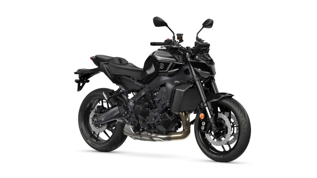 2024-Yamaha-MT09AS-35-EU-Tech_Black-Studio-001-03
