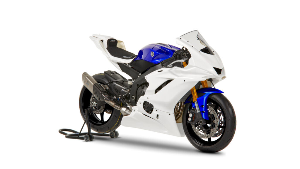 2024-Yamaha-YZF600R6RGYTR-EU-Primer_White-Studio-001-03