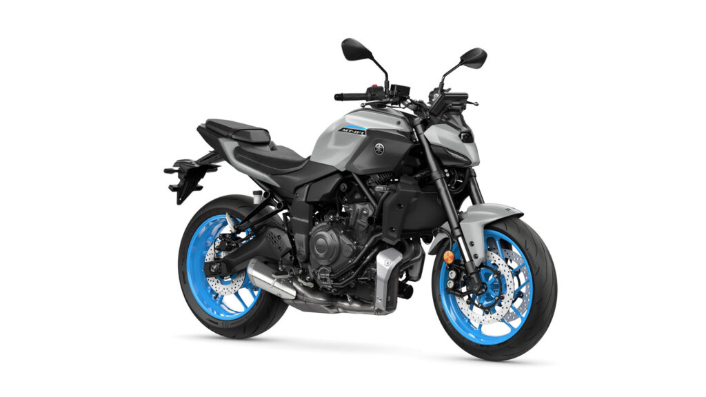 2025-Yamaha-MT07A-35-EU-Ice_Storm-Studio-001-03