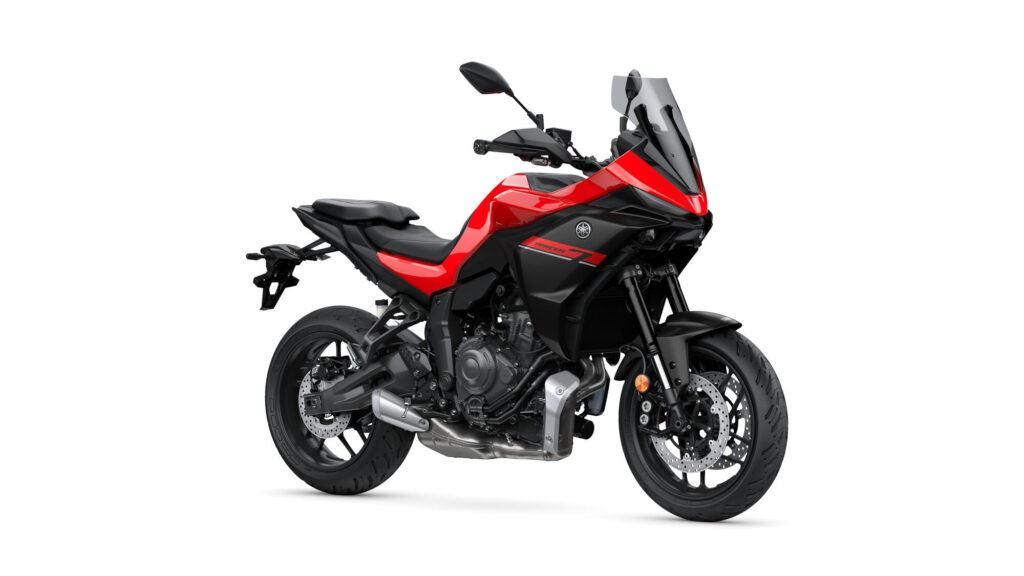 2025-Yamaha-MT07TR-EU-Redline-Studio-001-03