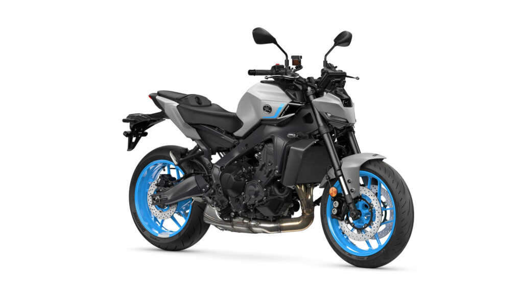 2025-Yamaha-MT09A-EU-Ice_Storm-Studio-001-03