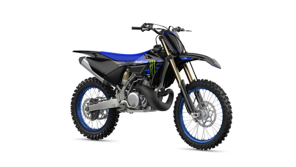 2025-Yamaha-YZ250LCSV-EU-Monster_Black-Studio-001-03