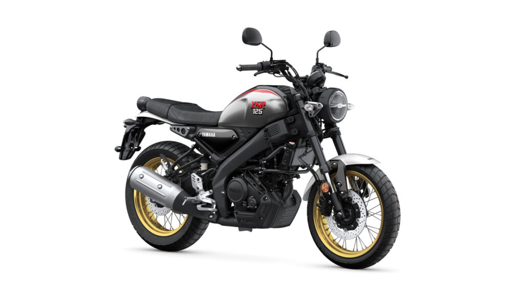 2026-Yamaha-XS125SV-EU-Legend_Silver-Studio-001-03