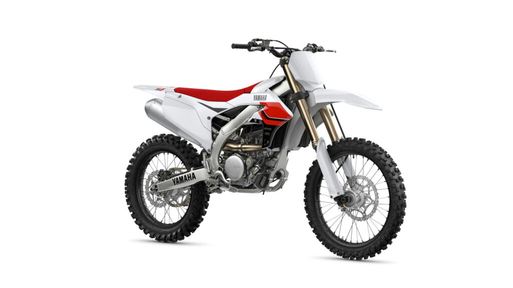 2026-Yamaha-YZ250FSV-EU-Anniversary_White-Studio-001-03