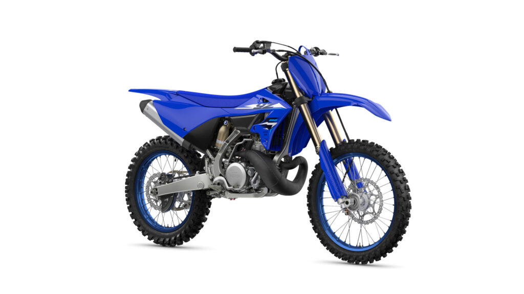 2026-Yamaha-YZ250LC-EU-Icon_Blue-Studio-001-03