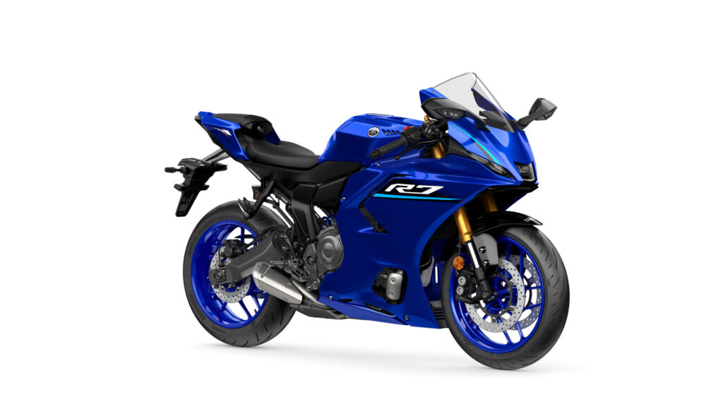 2026-Yamaha-YZF700R7-EU-Icon_Blue-Studio-001-03